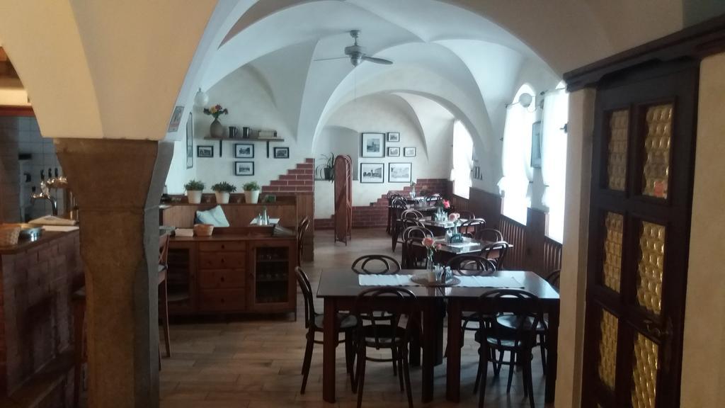 Penzion A Restaurace Modra Ruze Tabor Ngoại thất bức ảnh